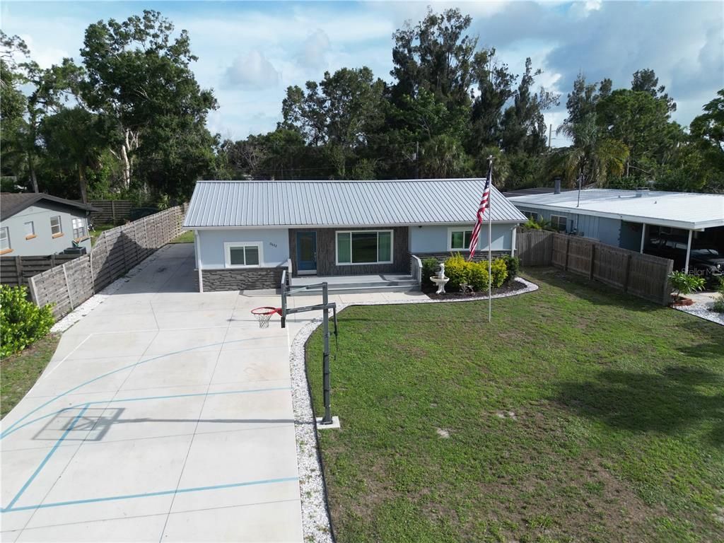 Backyard, Exterior