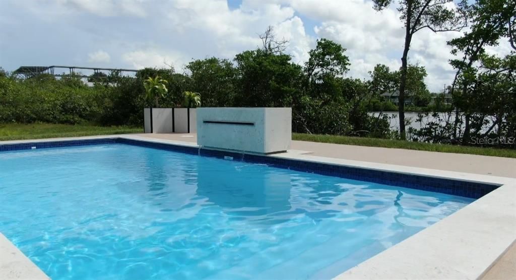 Exterior, Pool