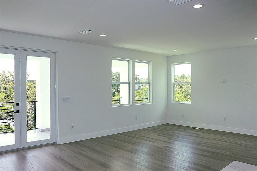 Empty room, Interior, Recessed Lighting, Wood Texture Flooring