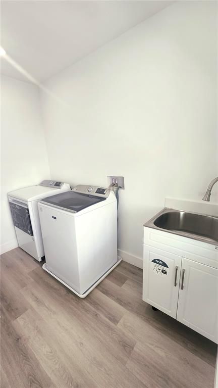 Interior, Washer, Wood Texture Flooring