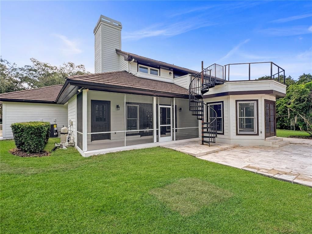 Backyard, Exterior, Facade, Split Level