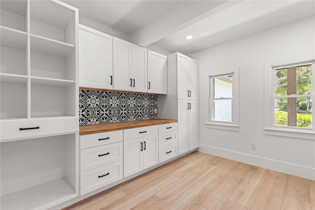 Interior, Recessed Lighting, Wood Texture Flooring