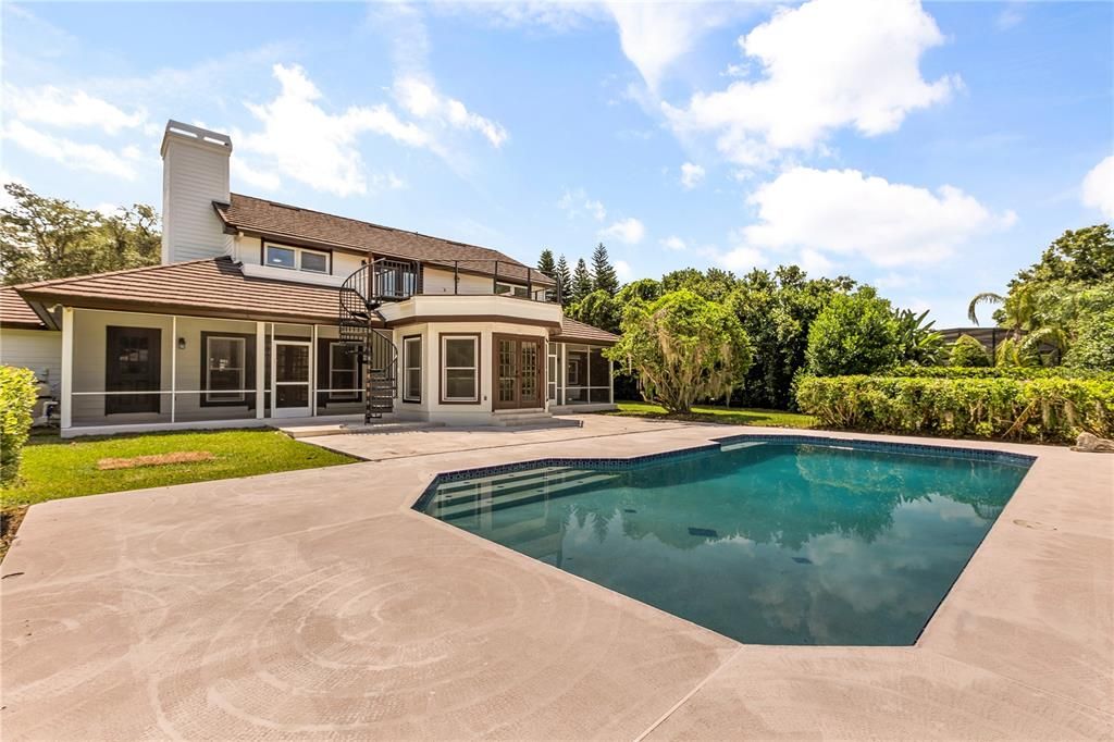 Exterior, Pool