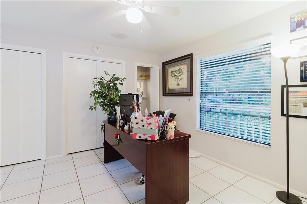 Home Office, Interior