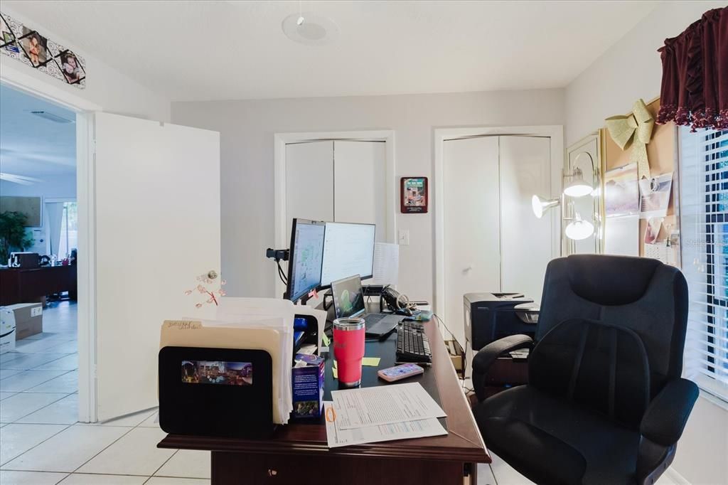Home Office, Interior