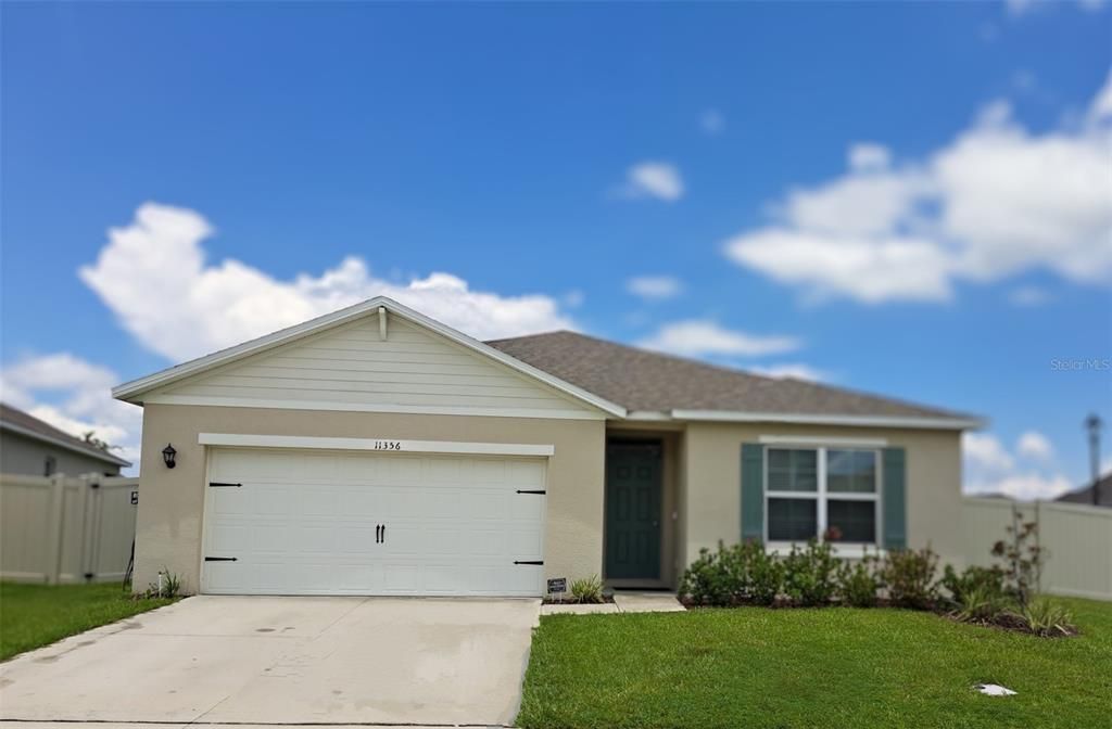 Attached, Exterior, Facade, Ranch