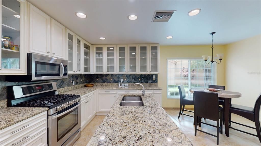 Chandelier, Dining room, Interior, Kitchen, Pendant Lights, Recessed Lighting, Stainless Steel Appliances