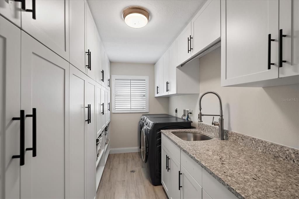 Interior, Washer, Wood Texture Flooring
