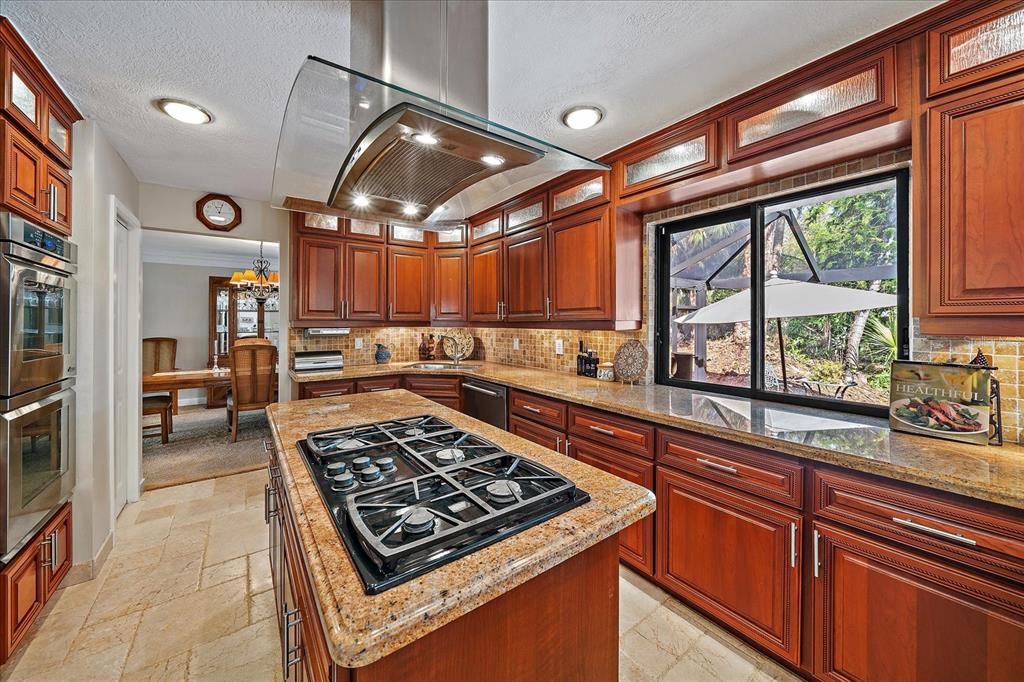 Chandelier, Dining room, Interior, Kitchen, Recessed Lighting, Stainless Steel Appliances