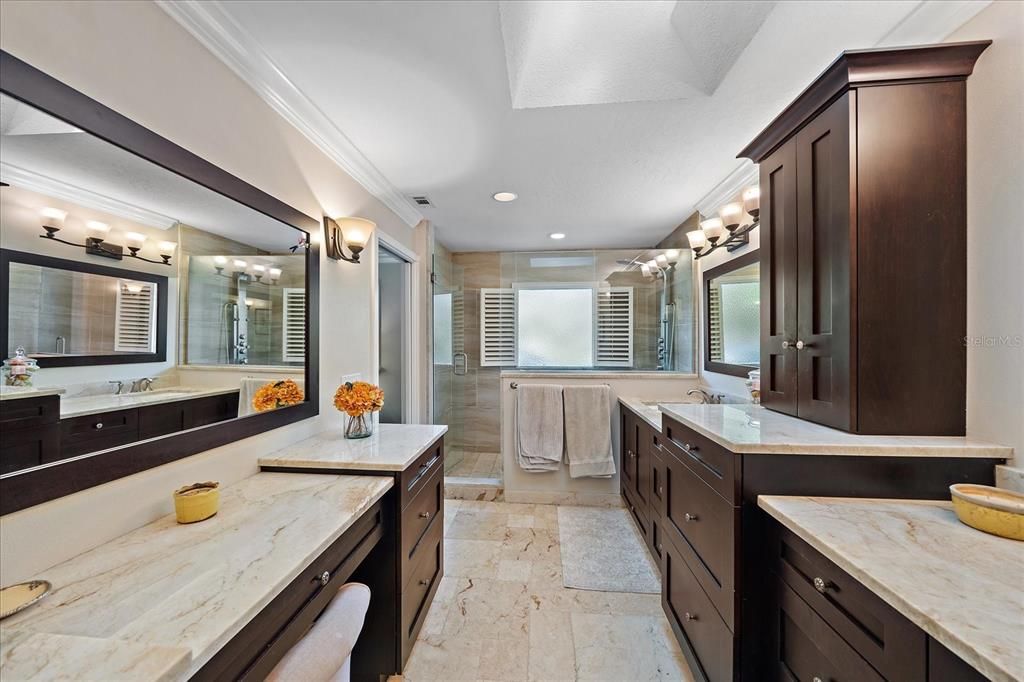 Bathroom, Dual Sink Vanities, Interior, Recessed Lighting