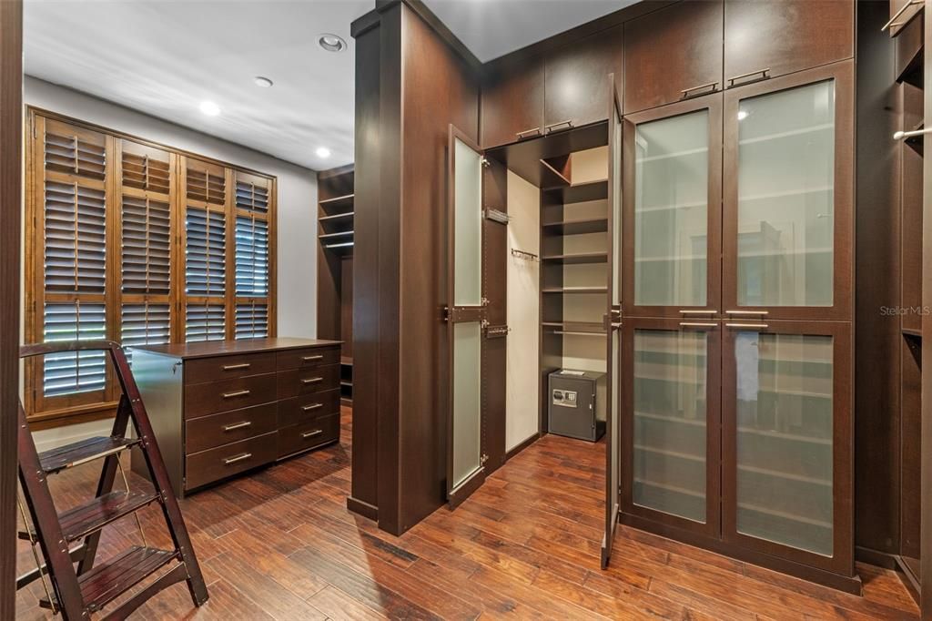 Interior, Recessed Lighting, Walk-in Closets, Wood Texture Flooring