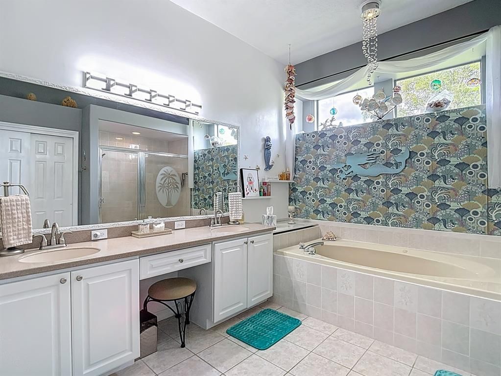 Bathroom, Dual Sink Vanities, Interior