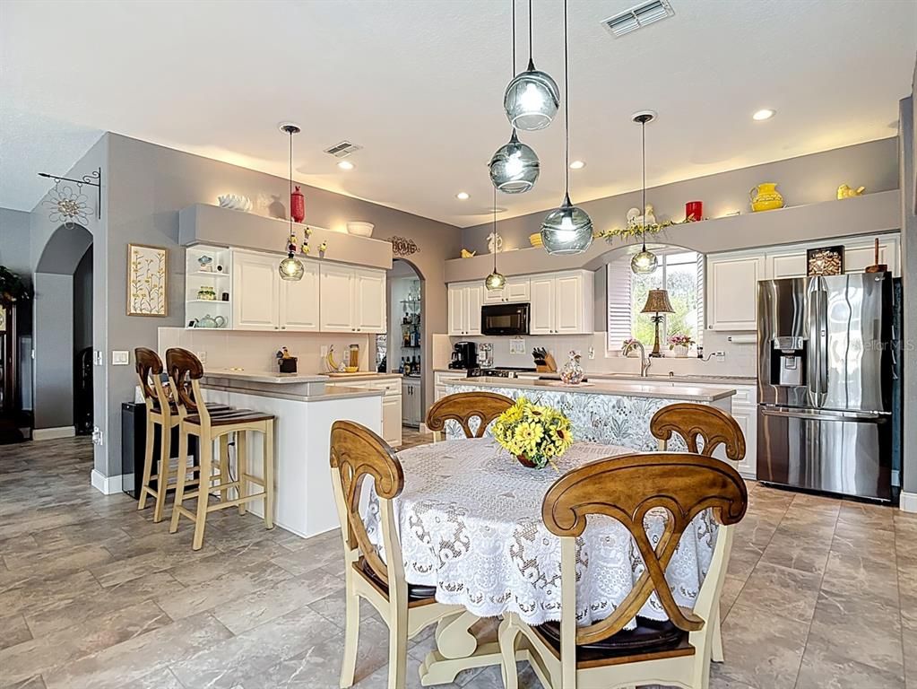 Dining room, Interior, Kitchen, Pendant Lights, Recessed Lighting, Stainless Steel Appliances
