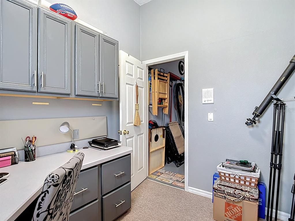 Home Office, Interior