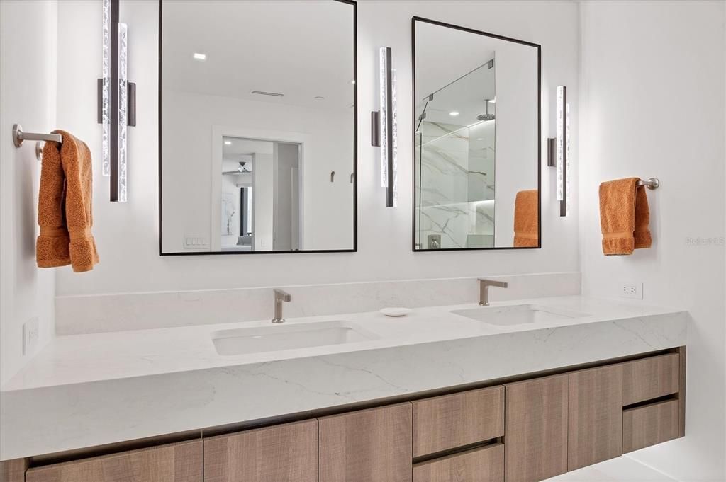 Bathroom, Dual Sink Vanities, Interior, Recessed Lighting