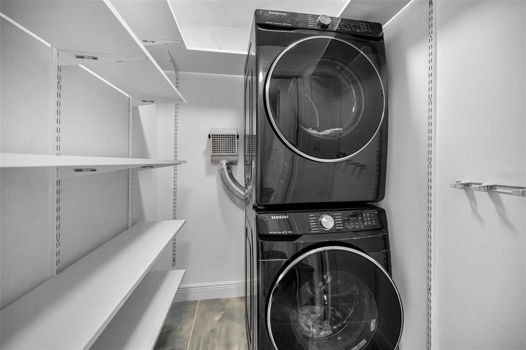 Interior, Utility Closets, Washer, Wood Texture Flooring