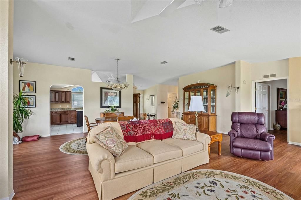 Chandelier, Dining room, Interior, Living room, Pendant Lights, Wood Texture Flooring