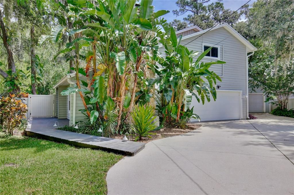 Detached Garage, Exterior