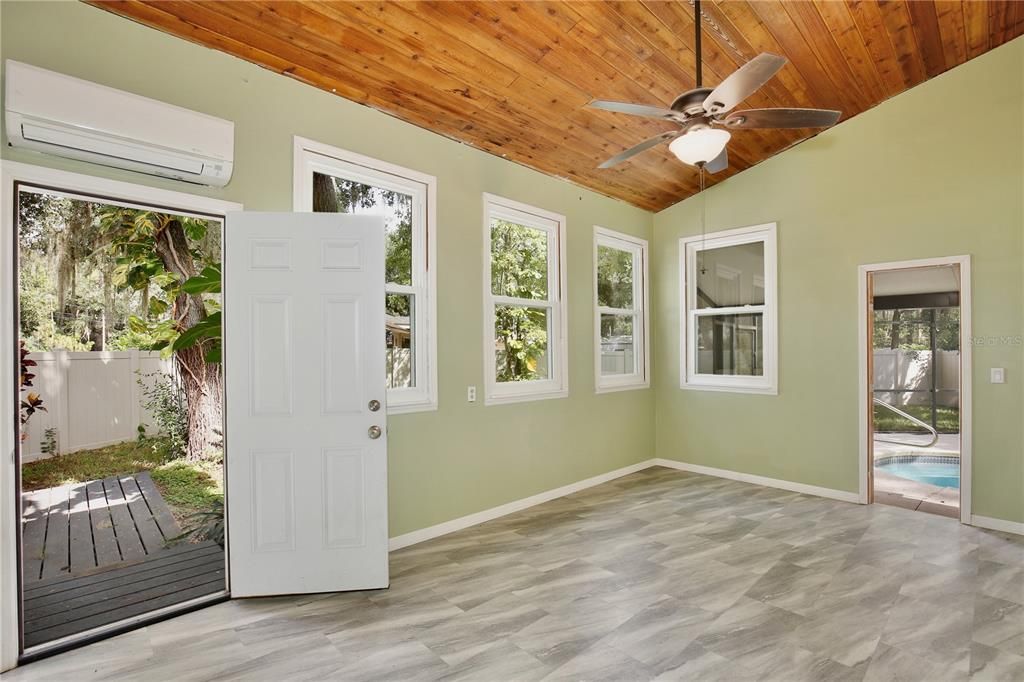 Empty room, Interior, Wooden Ceilings, Wood Texture Flooring