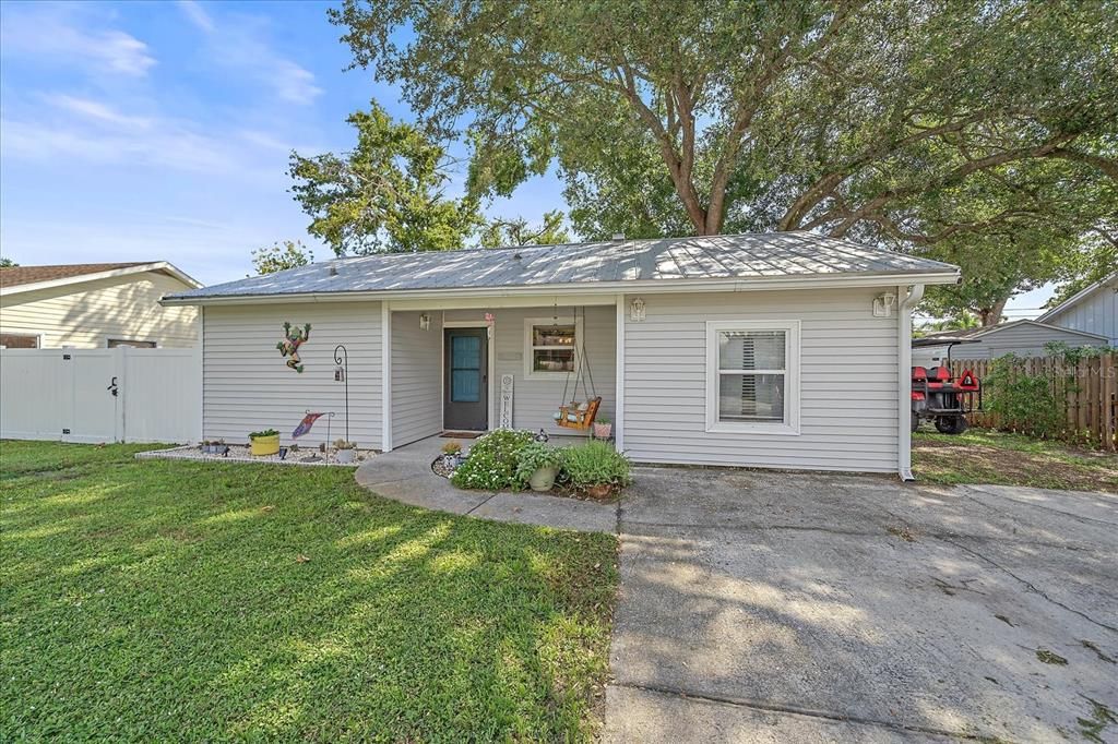 Backyard, Exterior, Facade, Ranch