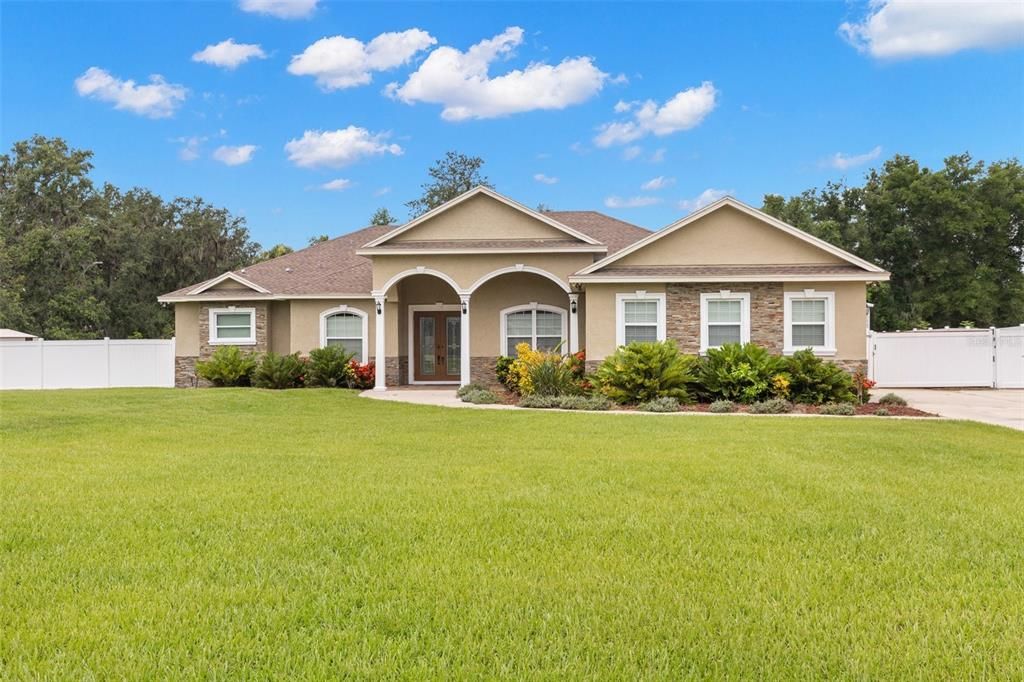 Backyard, Exterior, Facade, Ranch