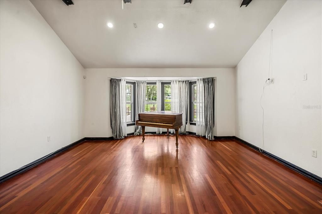 Interior, Kitchen, Washer, Wooden Ceilings