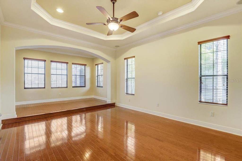 Empty room, Interior, Recessed Lighting, Wood Texture Flooring