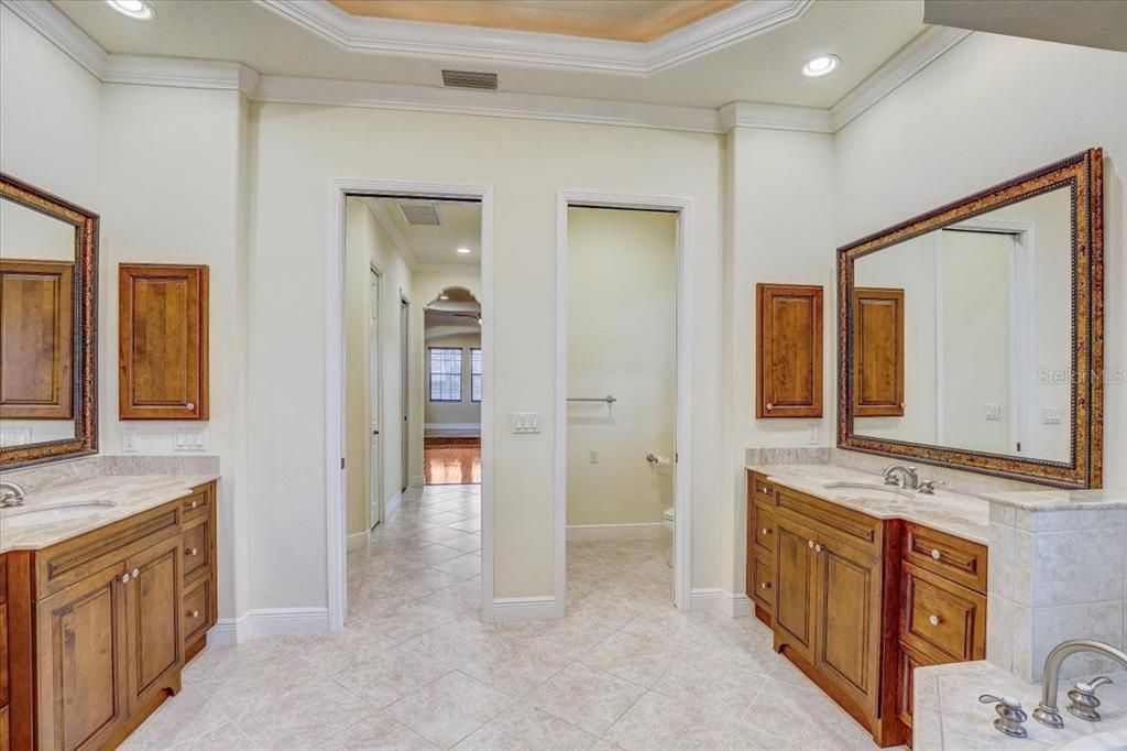 Bathroom, Dual Sink Vanities, Interior, Recessed Lighting