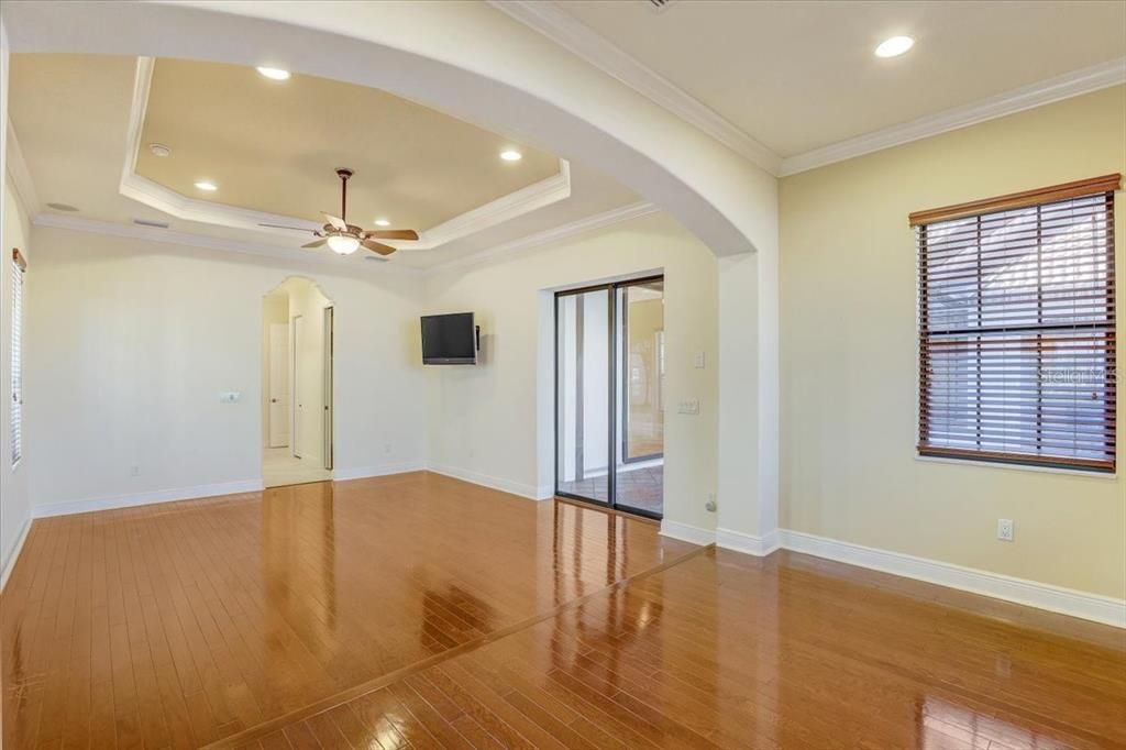 Empty room, Interior, Recessed Lighting, Wood Texture Flooring