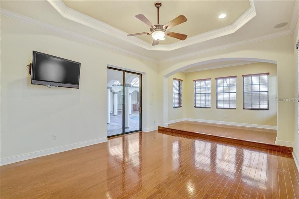 Empty room, Interior, Recessed Lighting, Wood Texture Flooring