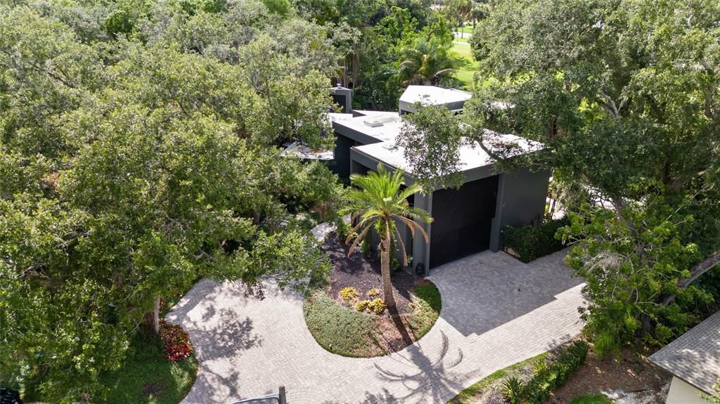 Exterior, Drone