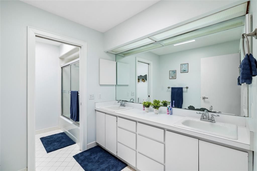 Bathroom, Dual Sink Vanities, Interior, Recessed Lighting