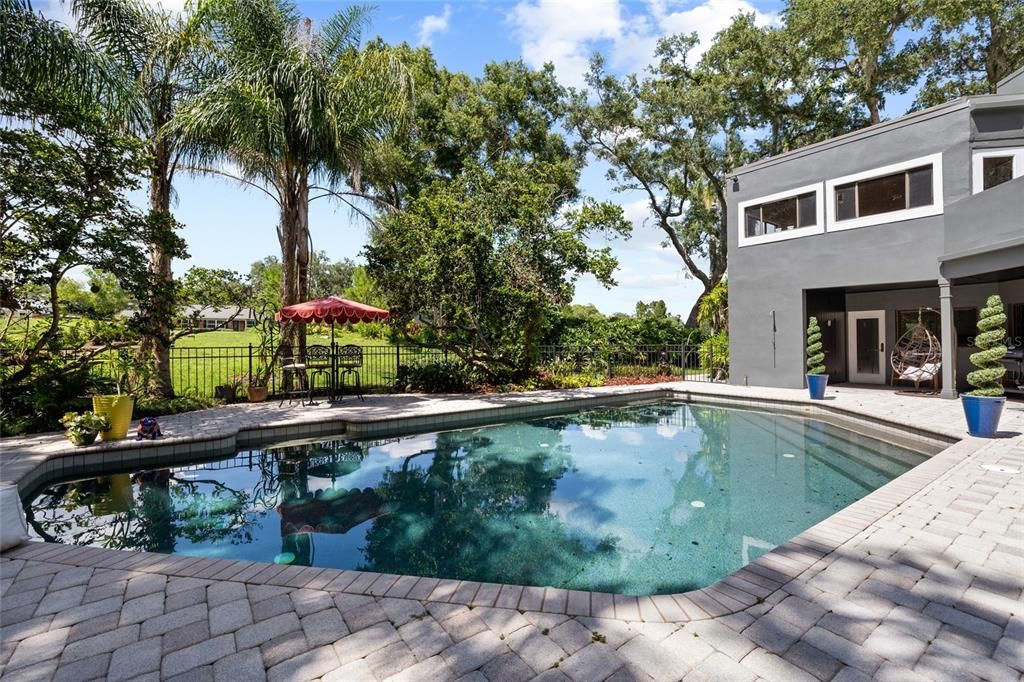 Exterior, Pool