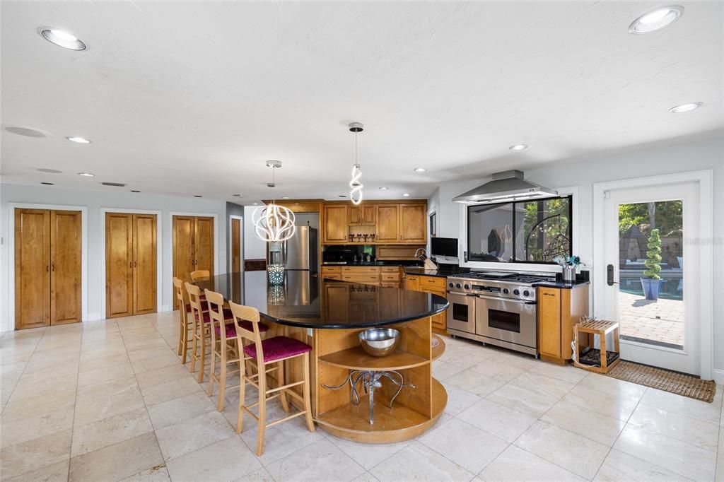 Dining room, Interior, Kitchen, Pendant Lights, Recessed Lighting, Stainless Steel Appliances