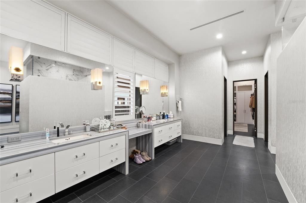 Bathroom, Dual Sink Vanities, Interior, Recessed Lighting