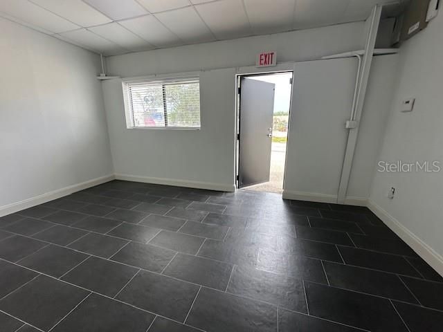 Empty room, Interior