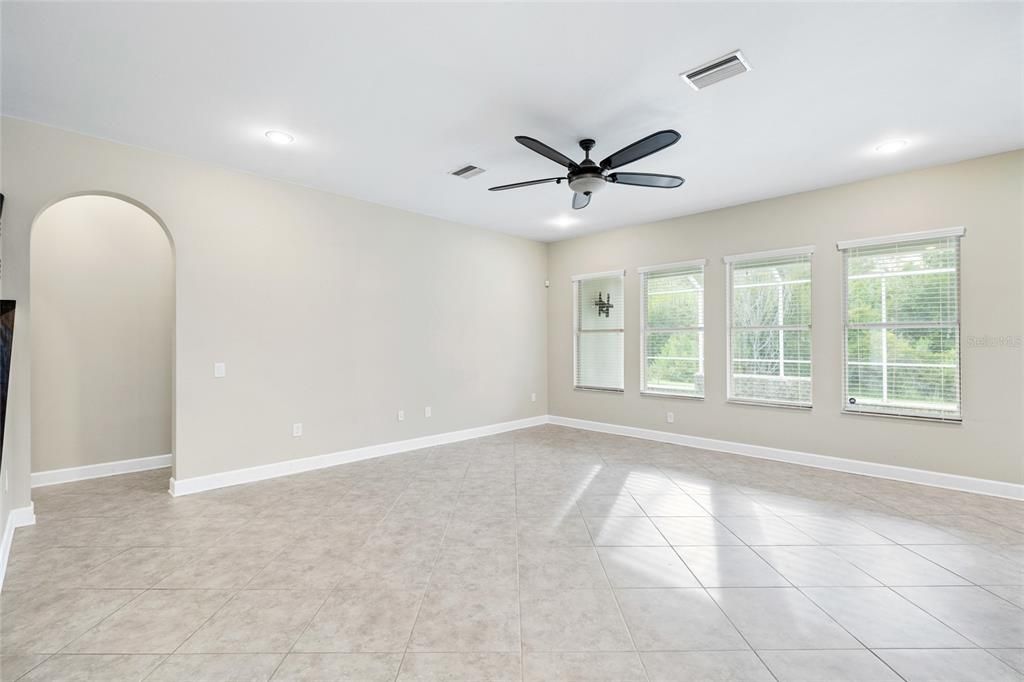 Empty room, Interior, Recessed Lighting
