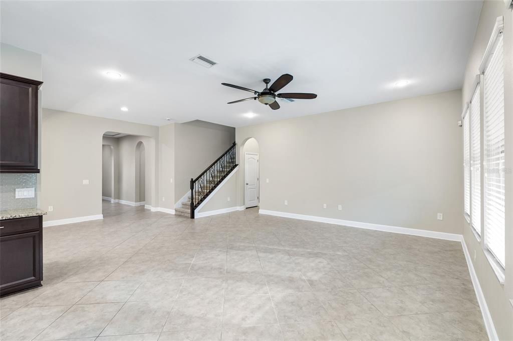 Empty room, Interior, Recessed Lighting