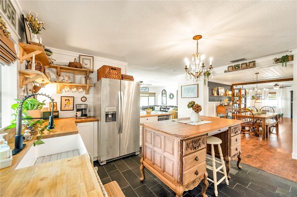 Chandelier, Dining room, Interior, Kitchen, Stainless Steel Appliances