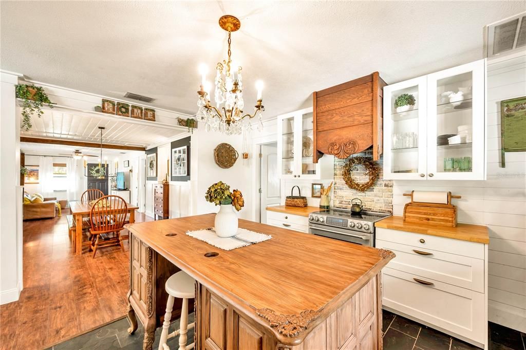Chandelier, Dining room, Interior, Kitchen, Pendant Lights, Wood Texture Flooring