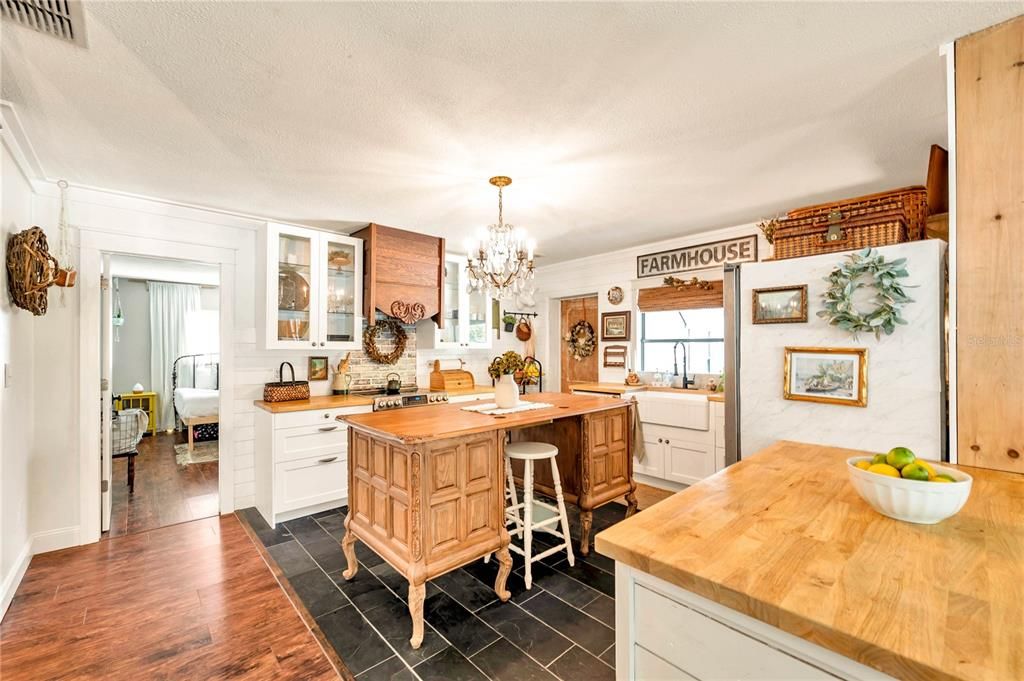 Chandelier, Interior, Kitchen, Wood Texture Flooring