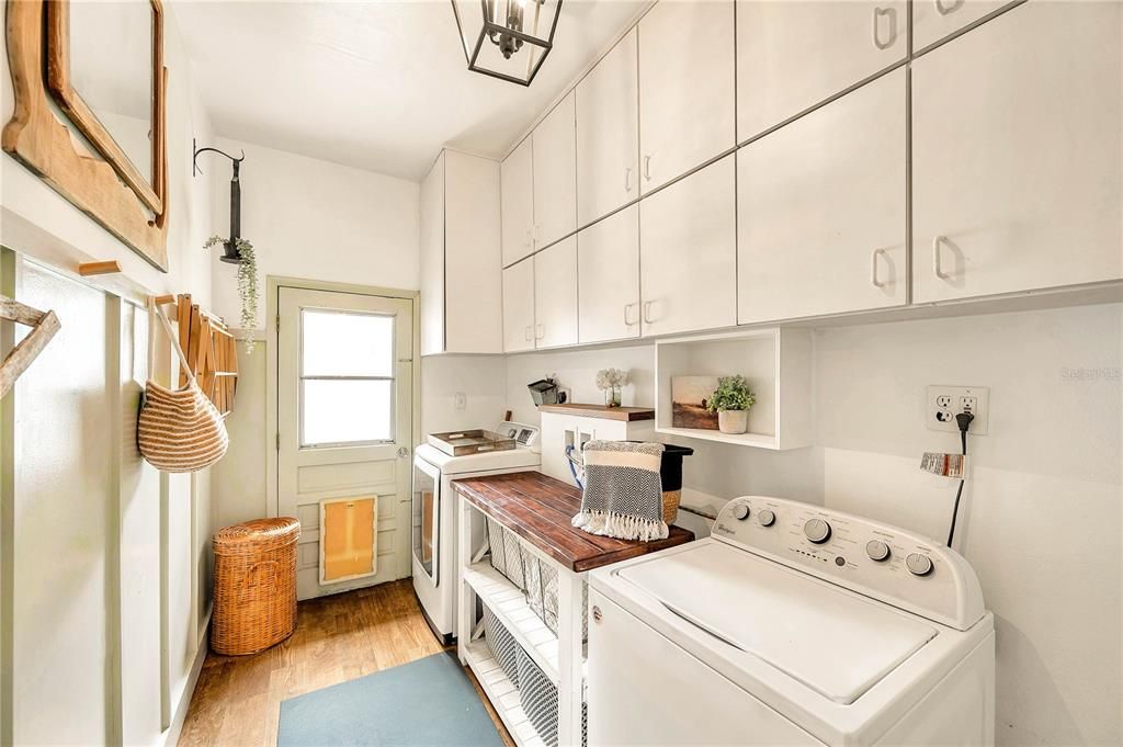 Interior, Washer, Wood Texture Flooring