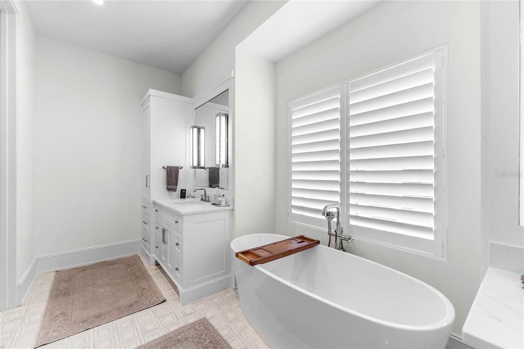 Bathroom, Dual Sink Vanities, Free Standing Baths, Interior, Recessed Lighting