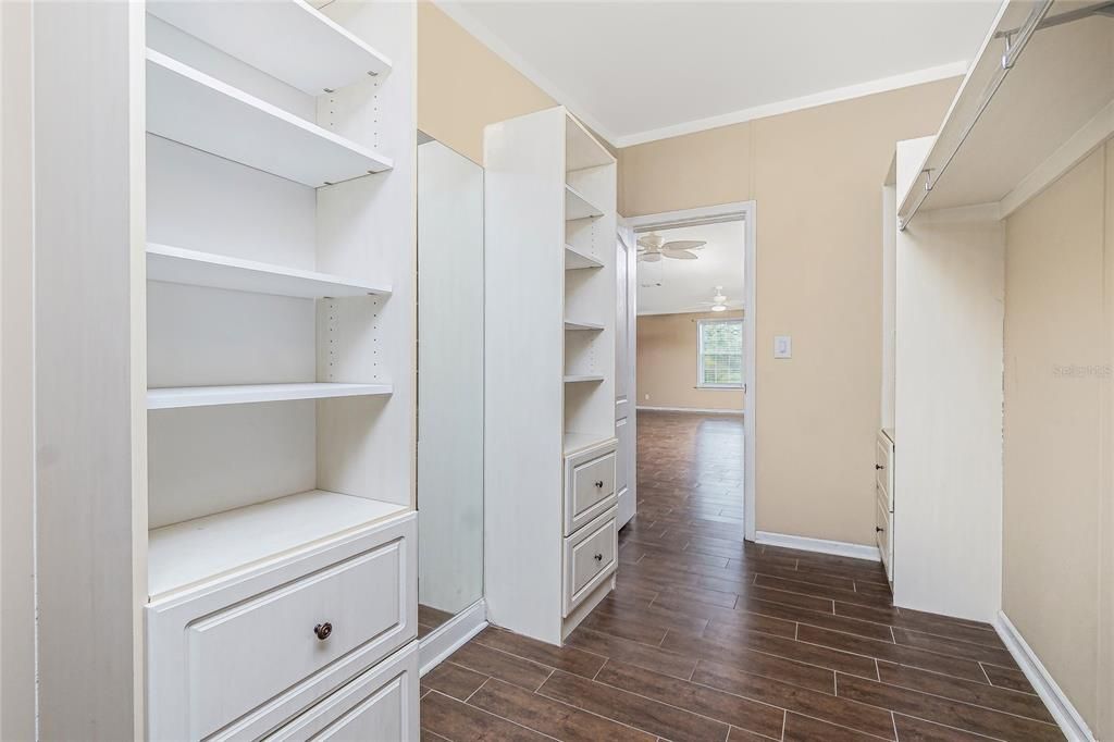 Interior, Walk-in Closets, Wood Texture Flooring