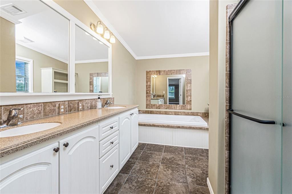 Bathroom, Dual Sink Vanities, Interior