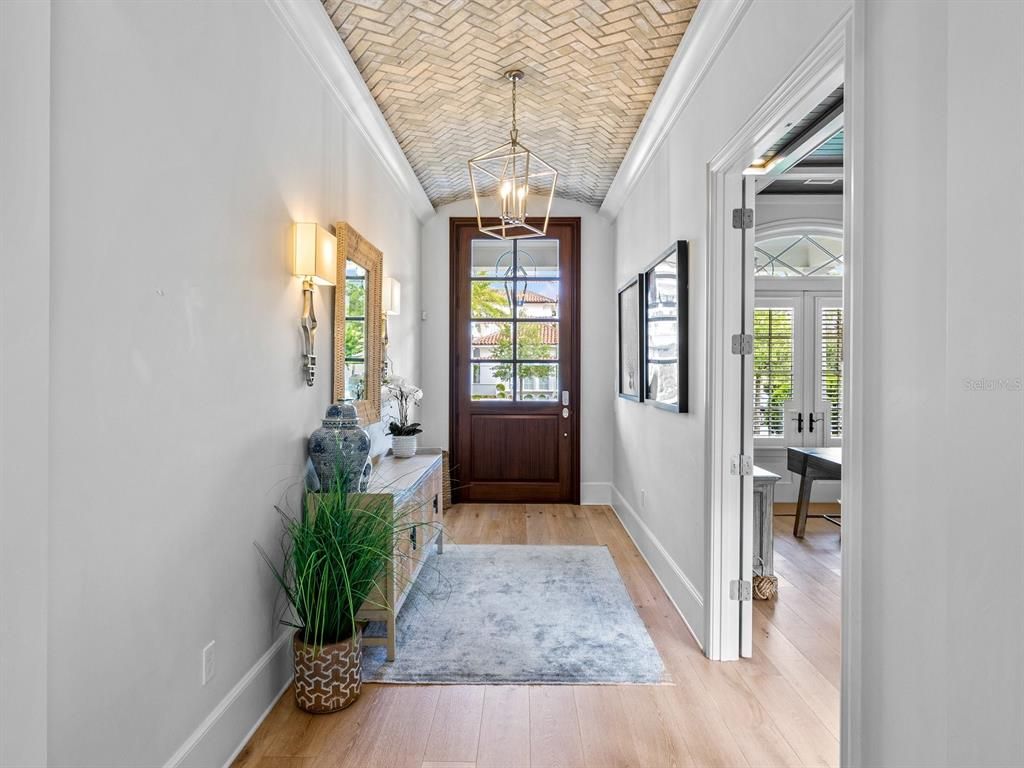 Interior, Pendant Lights, Wood Texture Flooring