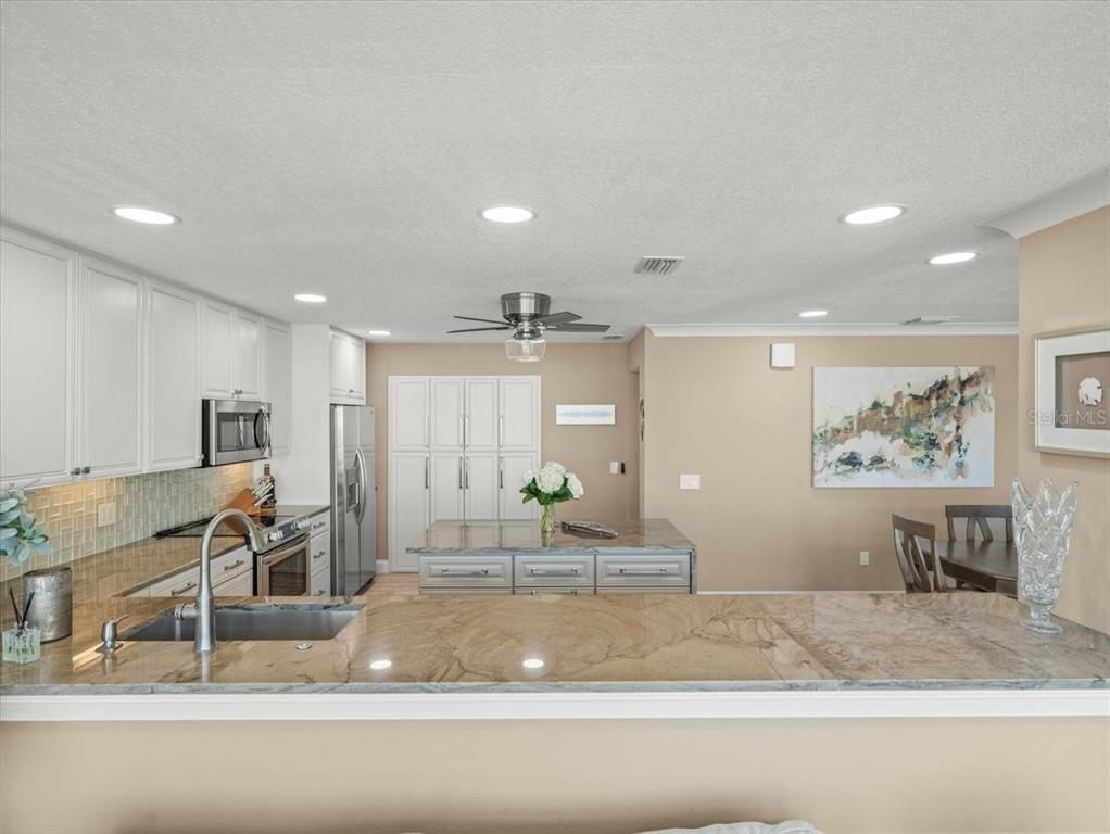 Dining room, Interior, Kitchen, Recessed Lighting