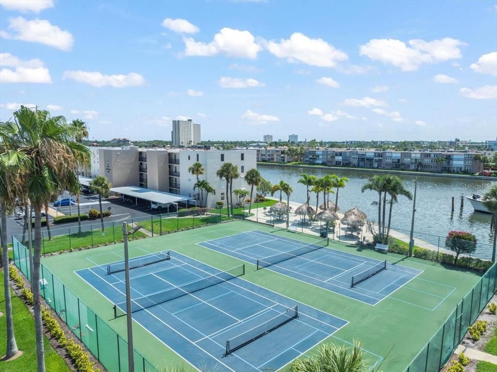 Exterior, Tennis Courts