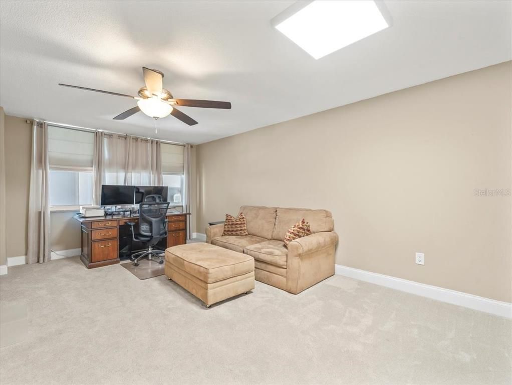 Home Office, Interior