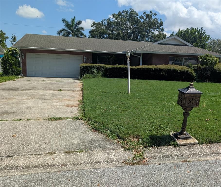 Attached, Exterior, Facade, Ranch